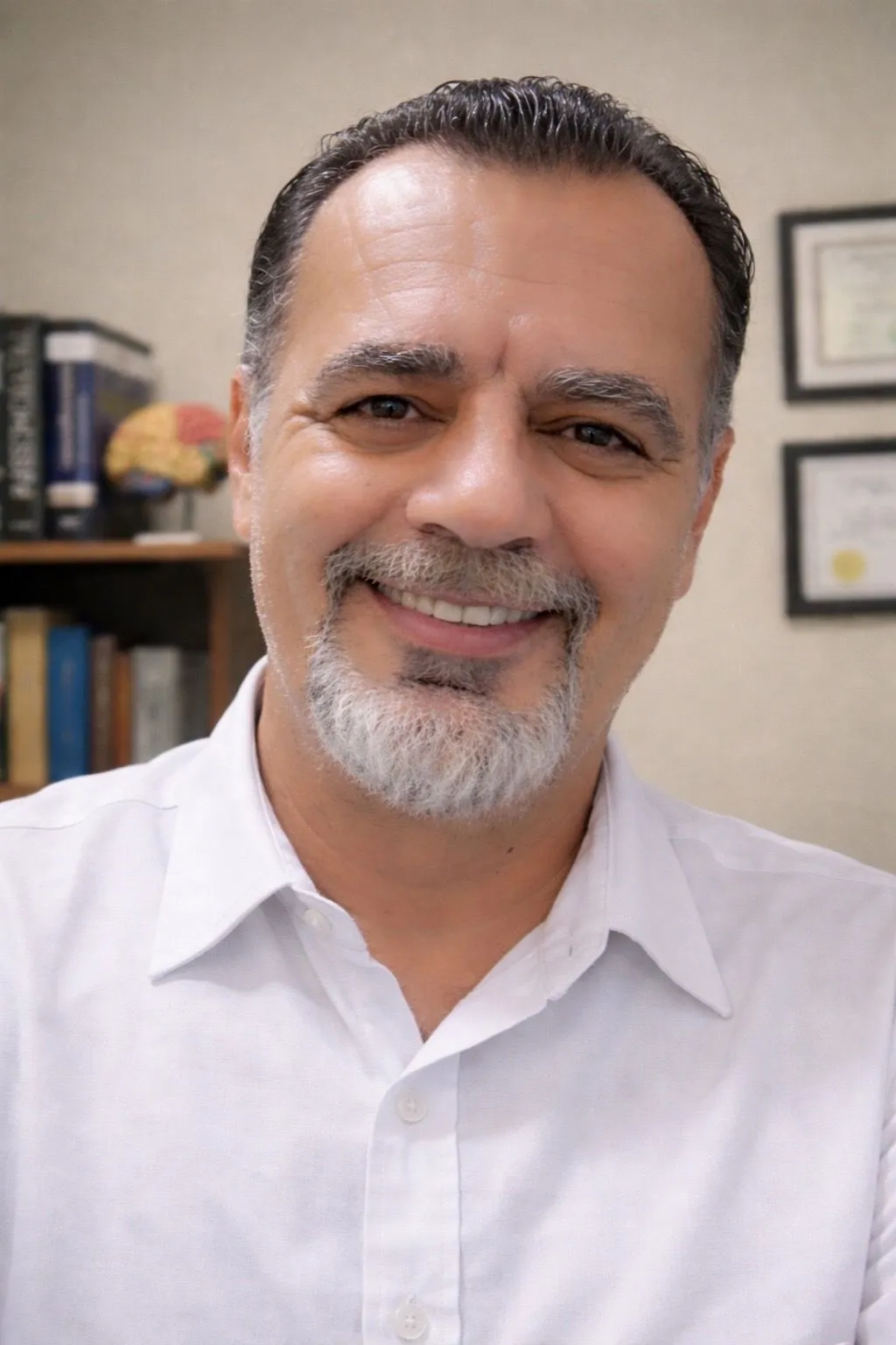 Dr. Luciano Langie Martins